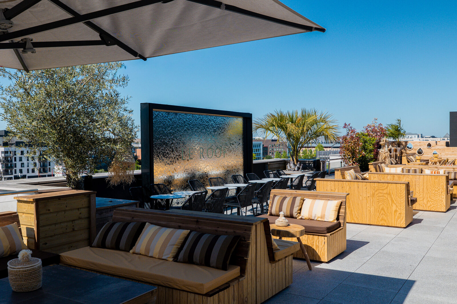 Le Roof — terrasse jour