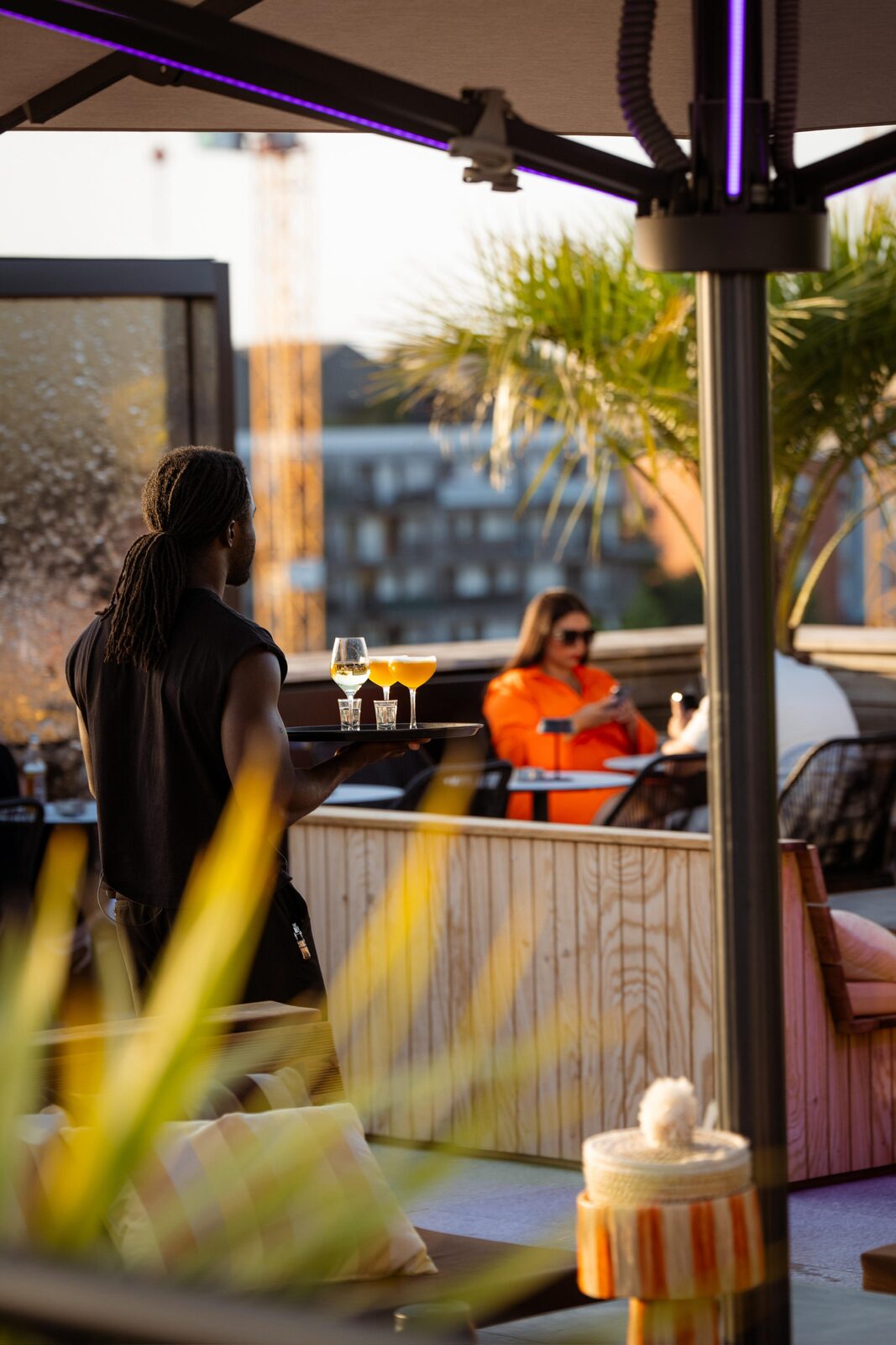 Le Roof — service au coucher de soleil
